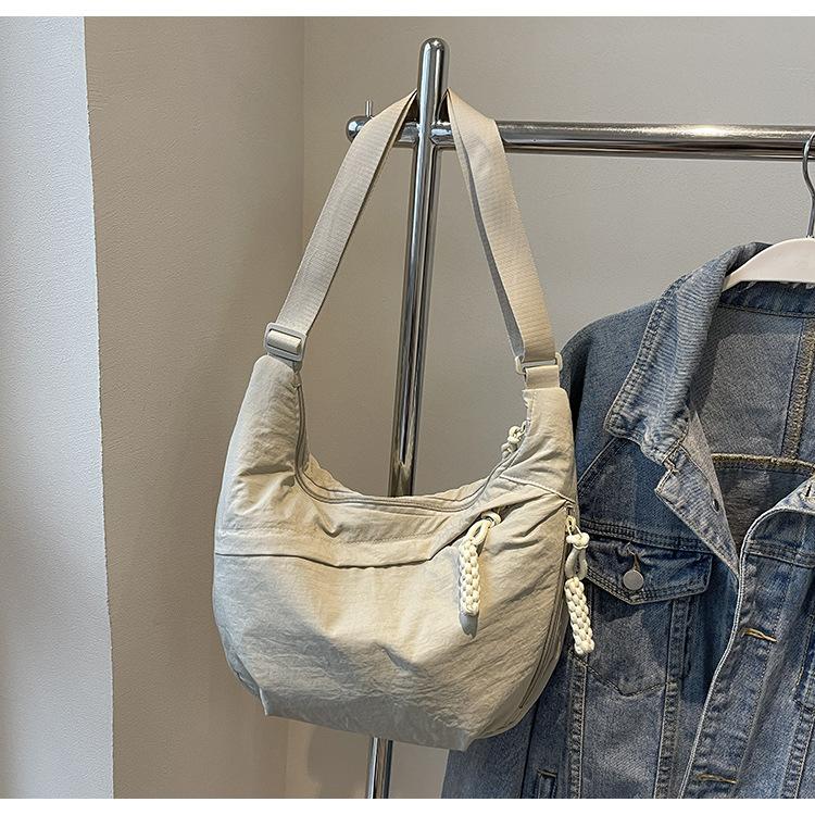 Large capacity dumpling bag Korean version literary shoulder bag new commuter women fashion casual versatile messenger bag