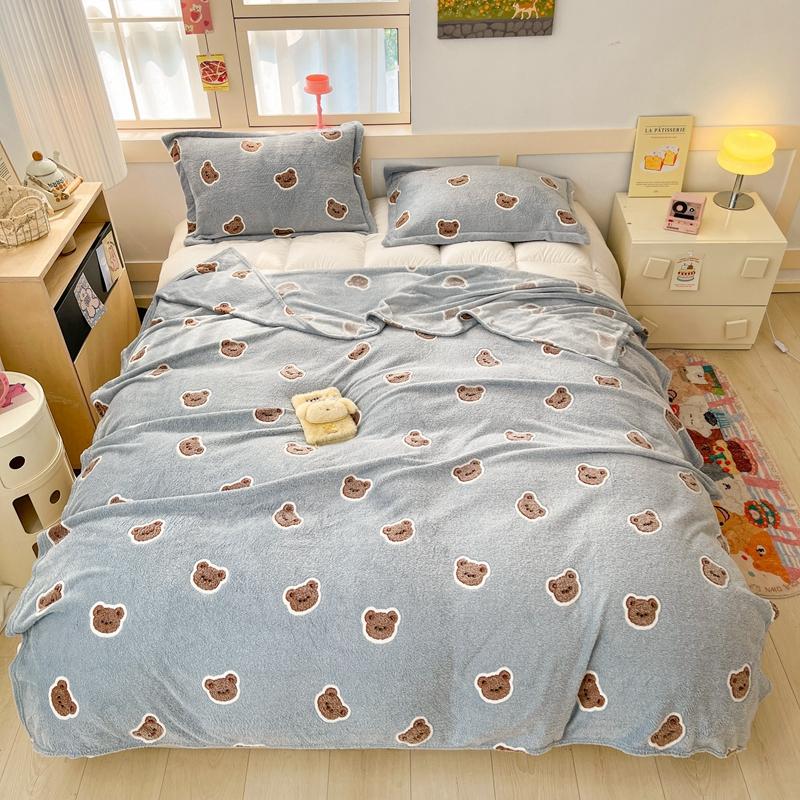 Cartoon Pink Strawberry Flannel Blanket for Kids Girls Soft Warm Lightweight Throw Blanket for Sofa Bed Traveling Camping Gifts