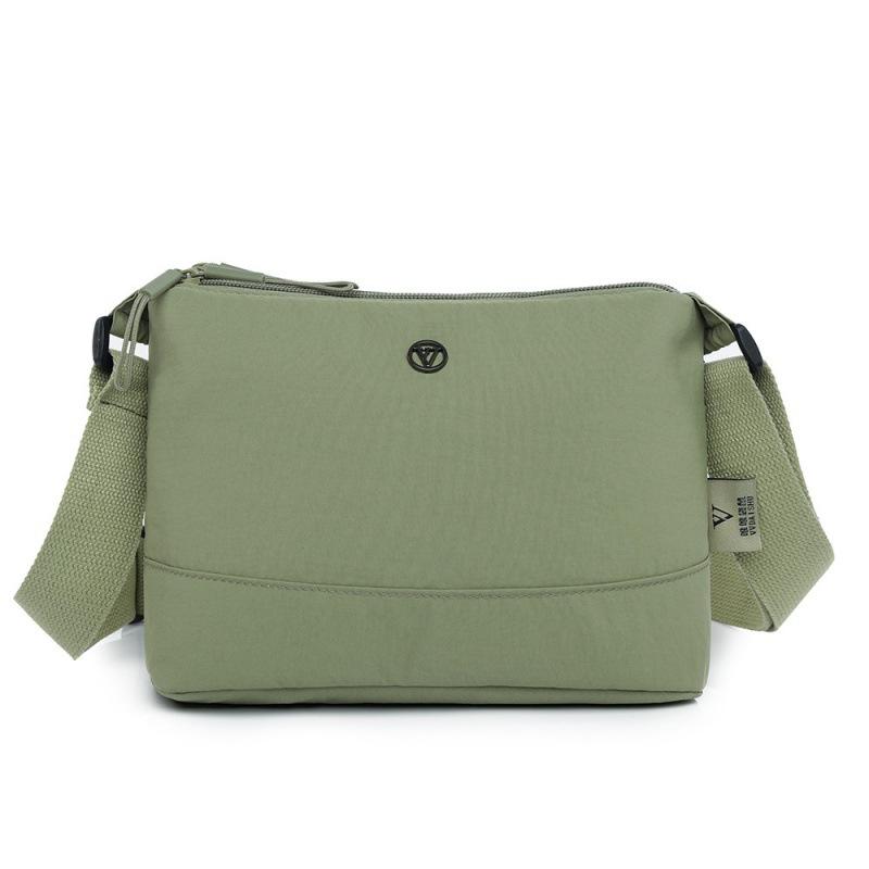 

Popular lightweight and casual multi-layer messenger bag women s new simple and fashionable shoulder bag waterproof nylon bag зелёный