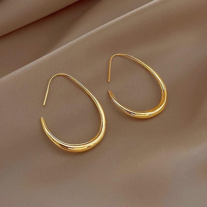 Oval Stud Earrings: Retro Hong Kong Style with Exaggerated European & American Design - Simple, Trendy, and Bold Women's Earrings.