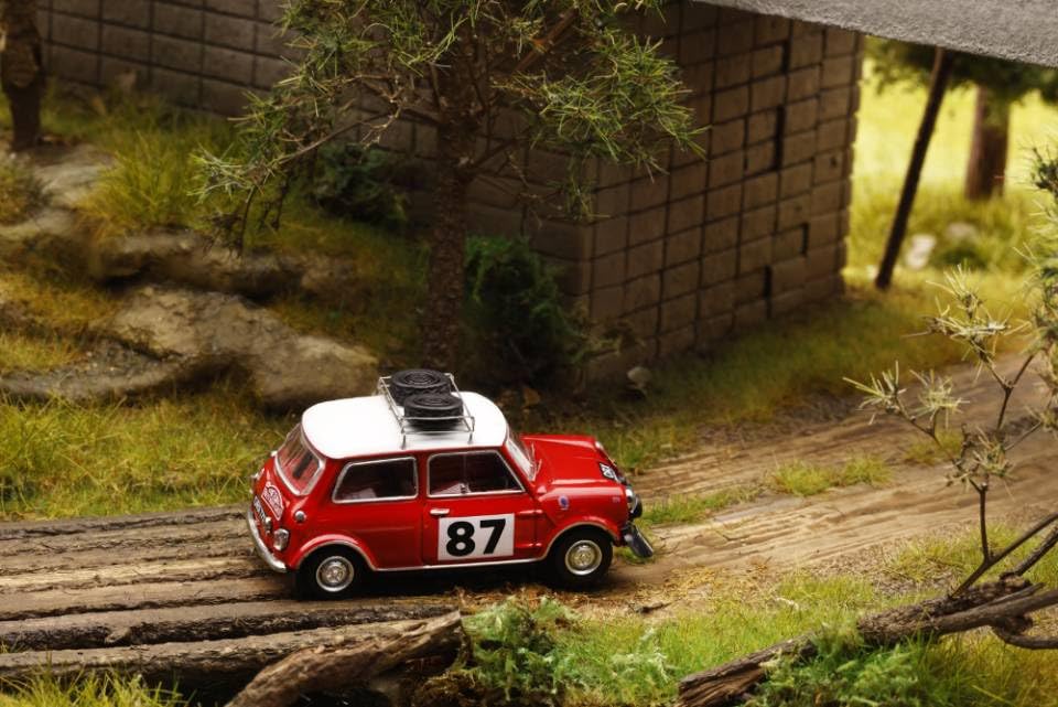 Gaincorp Products GCD Mini Cooper with 2 Spare Fully Assembled Model 1/64 #87 Tires, Red, (KS078-660)