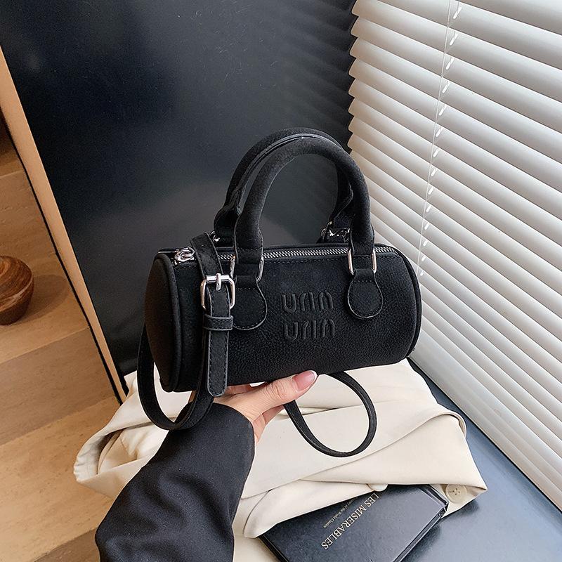 

Нишевая дизайнерская сумка-подушка женская 2025 новая летняя ретро-сумка текстурная универсальная на плечо сумка-мессенджер 19.5*10*10