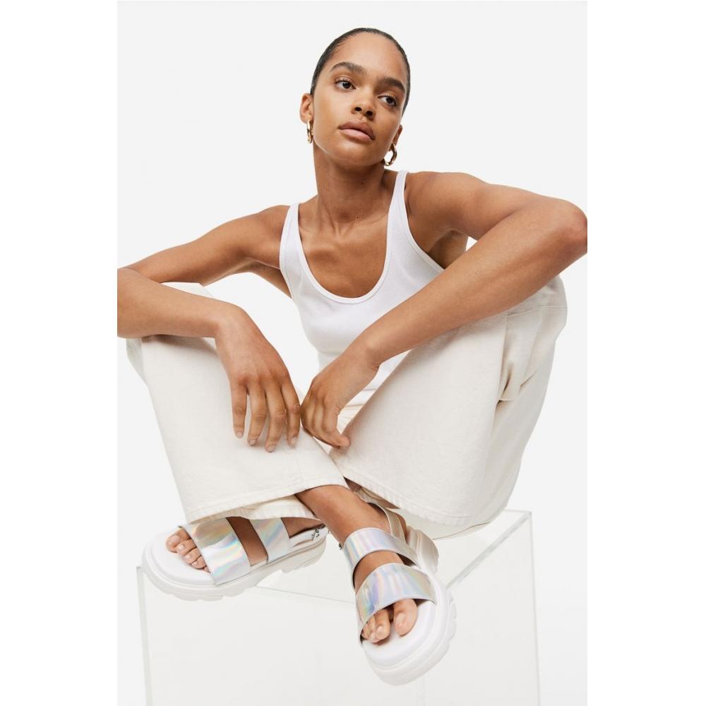 

Сандалии HM на массивной подошве с белой голограммой