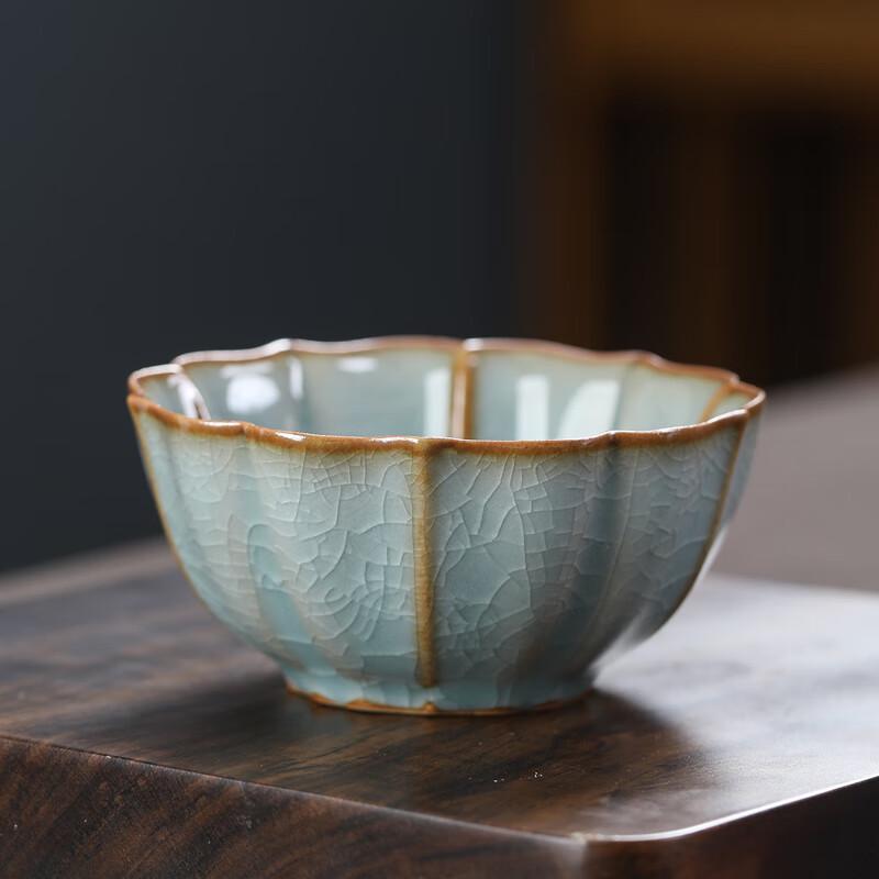 

MULTIPOTENT Celadon Ge Kiln Lotus Master Teacup