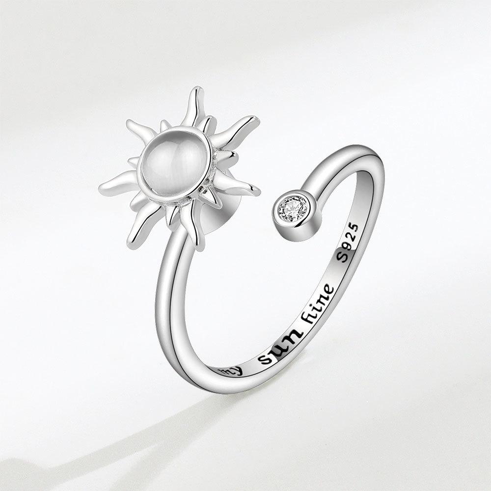 Shining Luminous Creative Rose Rotating Ring Female Delicate and Elegant Gift for Good Friends Fine Workmanship Jewellery Current Fashion Trends