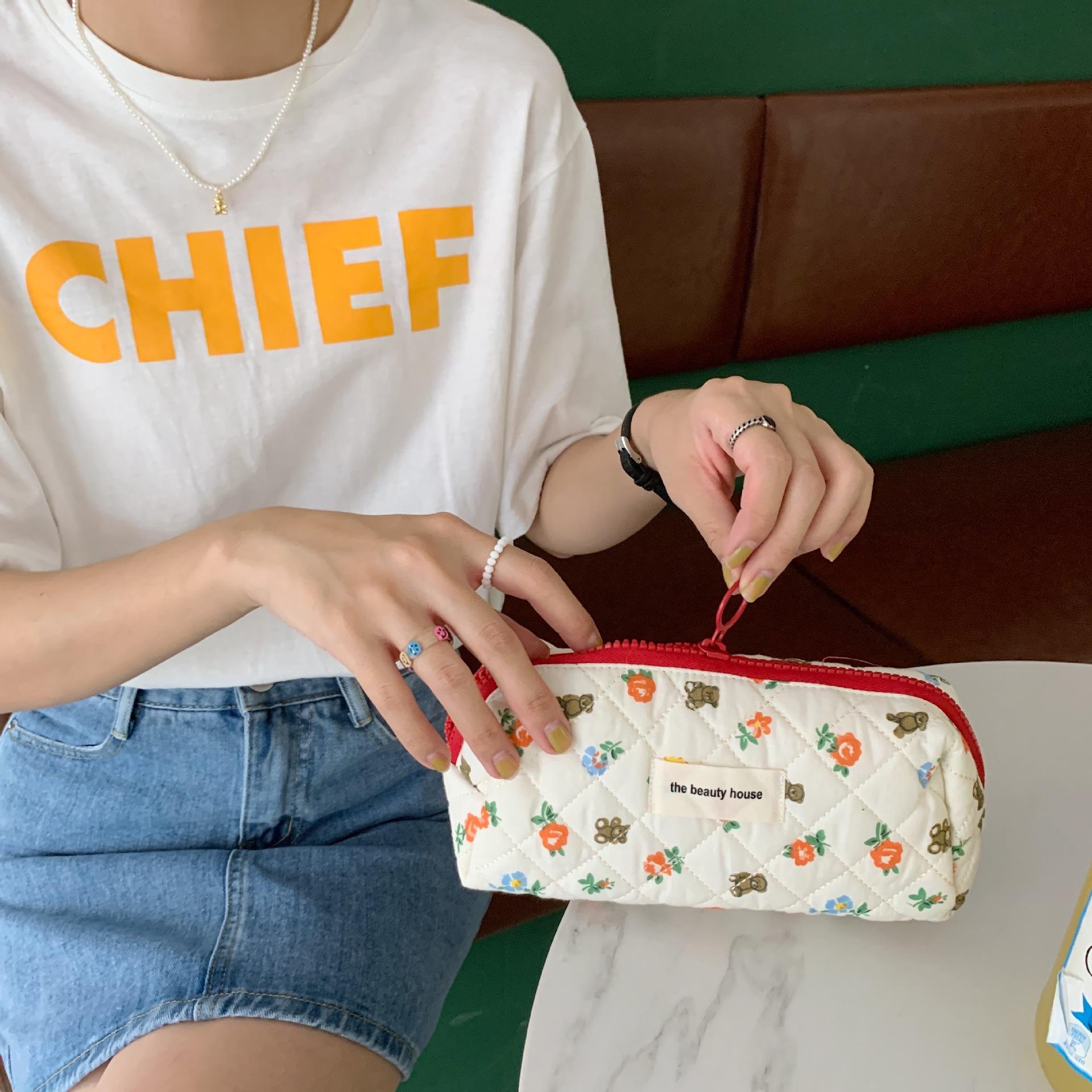 

Trendy Large Womens Capacity Teddy Bear Makeup Bag Portable Travel Pouch Storage StyleA