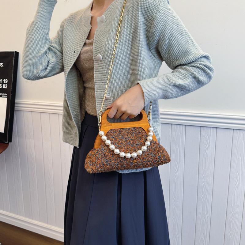 2025 autumn and winter new pearl chain portable dinner bag national style retro shoulder bag literary trend versatile bags