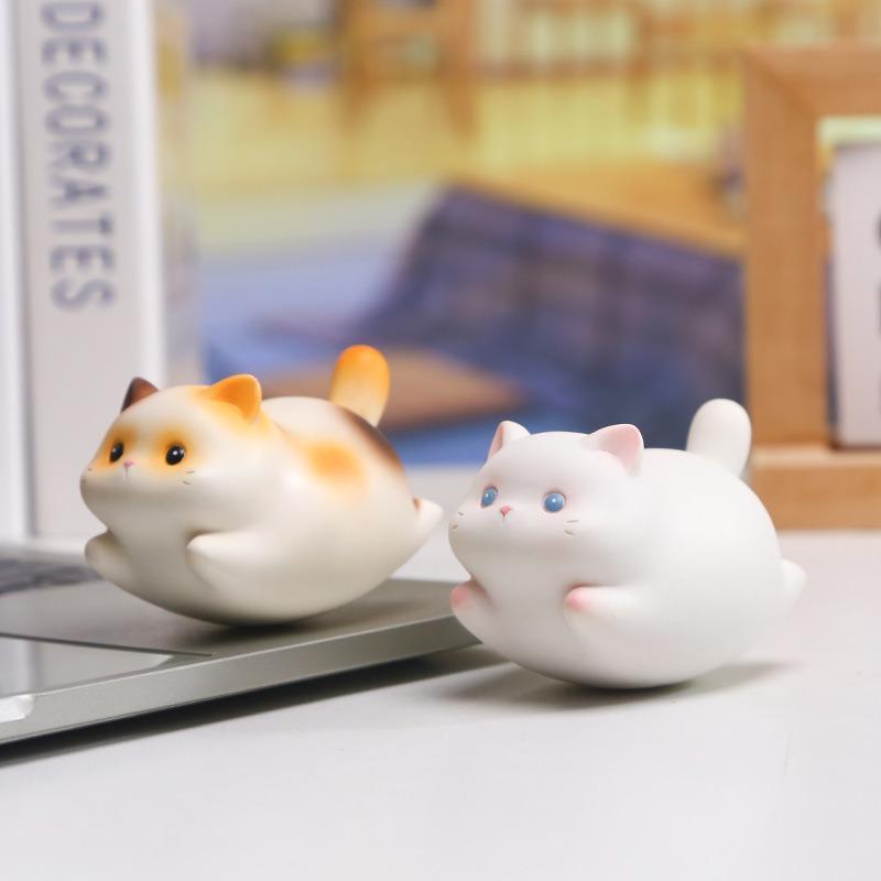 Cartoon Lucky Cat Swing Toy - Cute Cat Resin Artwork - Healing Office Desk Decor Item
