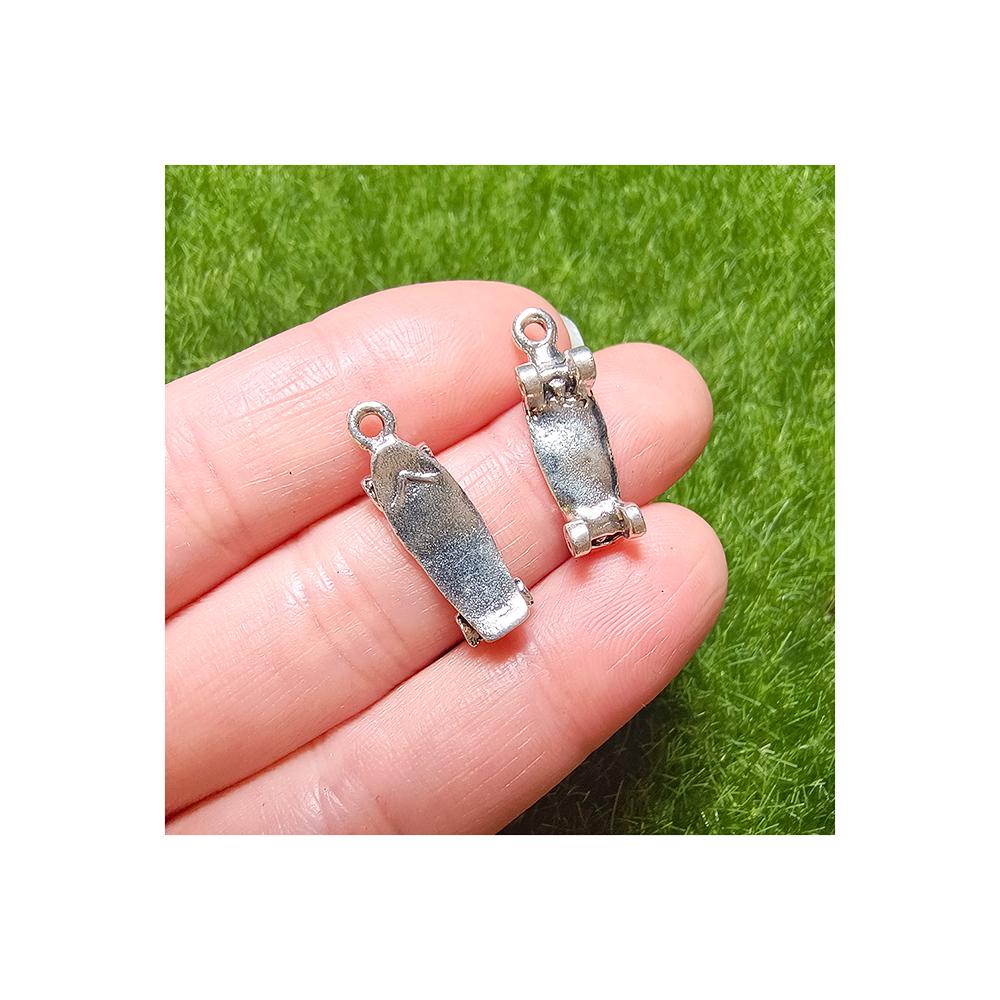 100pcs Alloy Sliver Color Skateboard Snow Board Sport Charms Pendants for Necklaces Bracelets DIY Jewelry Making Accessories