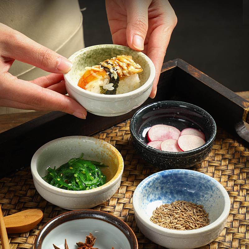 Japanese Ceramic Round Plate: Creative Soy Sauce, Sushi, Vinegar, or Doubanjiang Dipping Dish for Restaurants and Homes