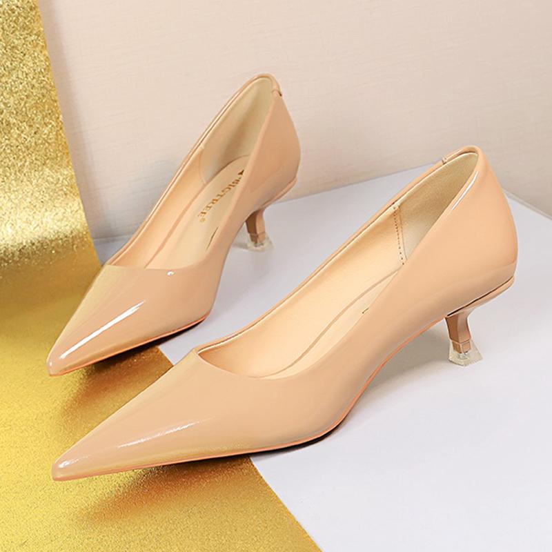 Fashion Patent Leather Mid Heel Women Shoes 2025 Spring New Kitten Heels 4.5 Cm Pointed Shoes Women Pumps Occupational OL Office Heels
