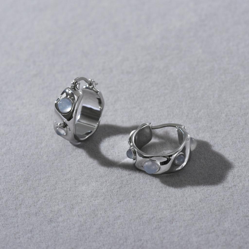 Simple Temperament Copper Plated Platinum Inlaid White Agate Ear Buckle Earrings Fashion Commuting Must Enter Cold Wind Earrings