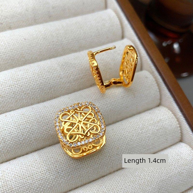 

Luojia New Double-Sided Moon Cake Ear Clip Fashion Exquisite Retro Full Diamond Square Earrings Female Fancy Special-Interest Earrings Luo Family Openwork Mooncake Earrings