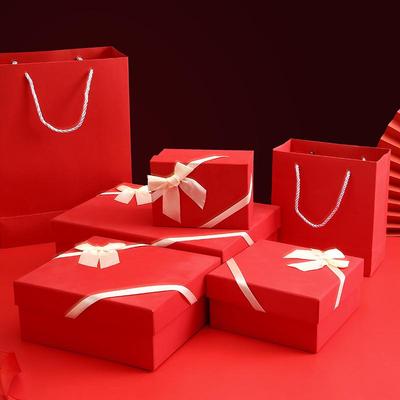 Confezionare regali – Scatole regalo