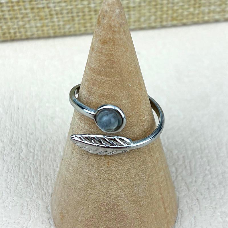 

Green Aventurine Leaf Feather Ring: Artistic Stainless Steel Jewelry