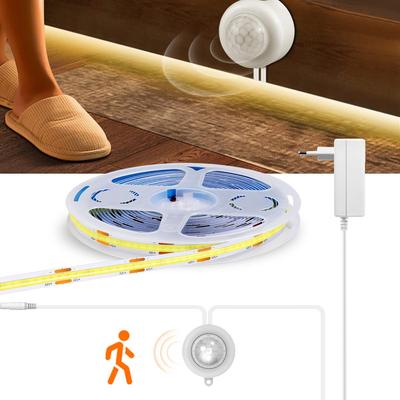 Sensore di movimento PIR wireless ad alta luminosità Striscia LED COB Luce notturna Lampada intelligente ON/OFF automatica per la decorazione del guardaroba della camera da letto della cucina con spina europea