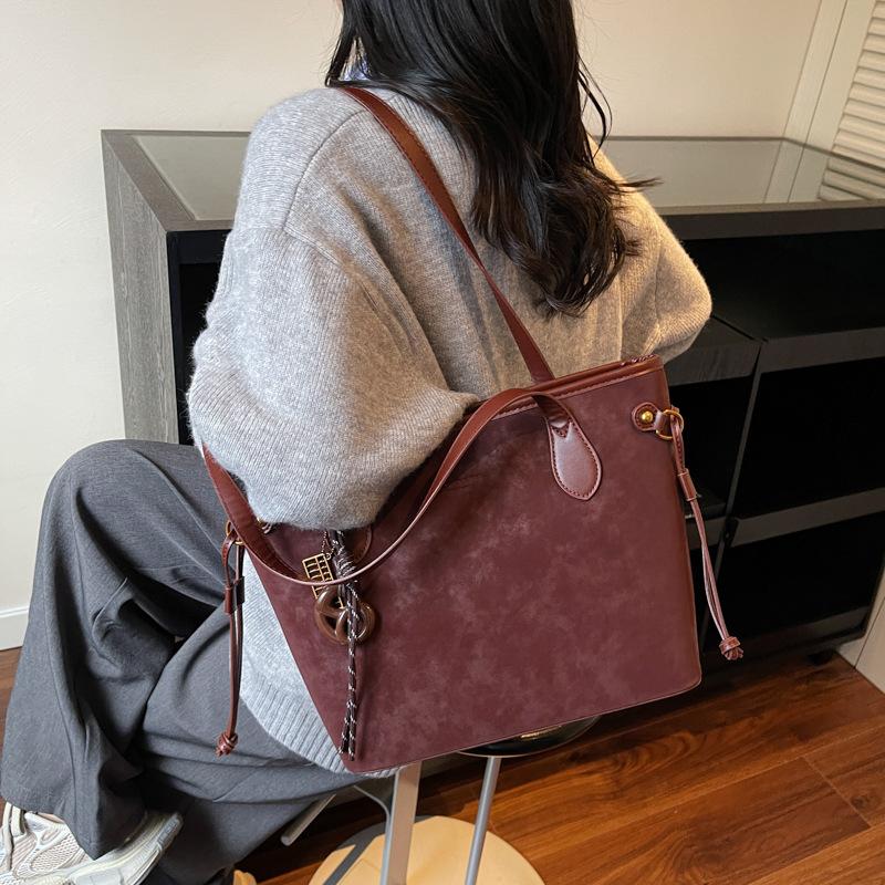 Leisure work commuter bag women's large-capacity new student versatile shoulder shopping bag fashionable tote bag