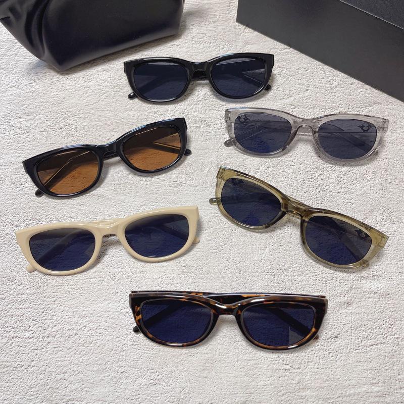 High-End Retro Oval Sunglasses for Women & Men - Trendy Anti-UV Shield with Small Frame