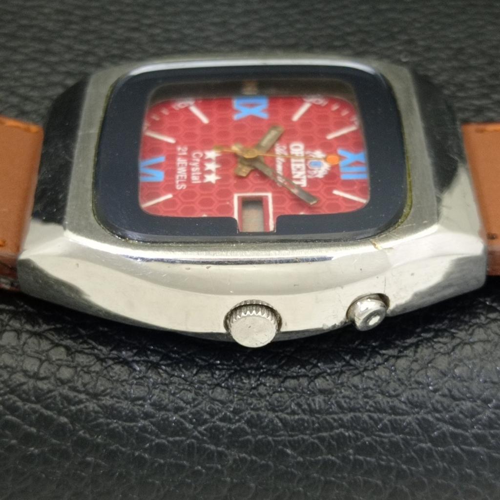 VINTAGE ORIENT CRYSTAL AUTOMATIC 46941 JAPAN MENS RED COLOR DIAL WATCH a700343-5 R202-a700343