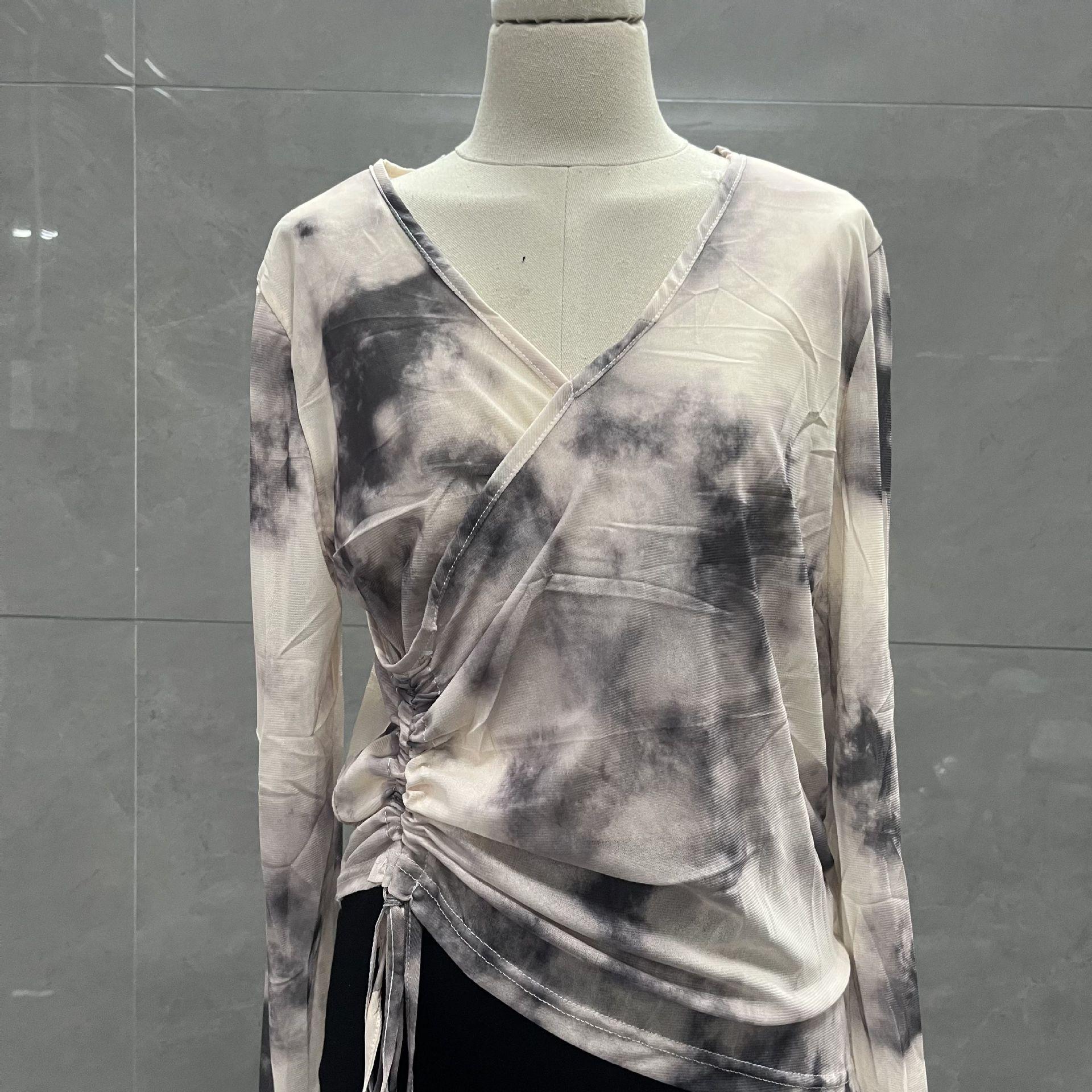 

Versatile V-neck Tie-dye Ruched Long-sleeve Sun Protection Top L (Recommended 115 lbs)