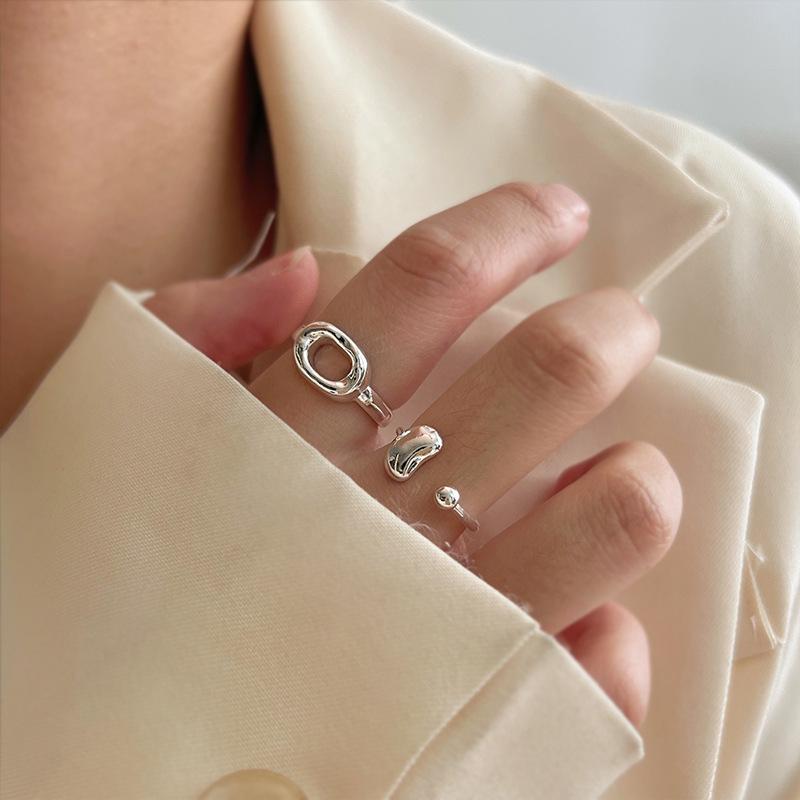 Versatile Adjustable Open Oval Ring - Trendy Irregular Bean Design for Women's Index Finger.
