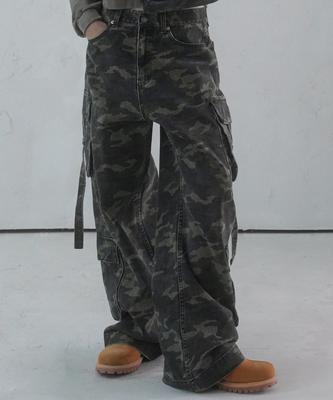 AVANDRESS Široké nákladové kalhoty s páskem Camo