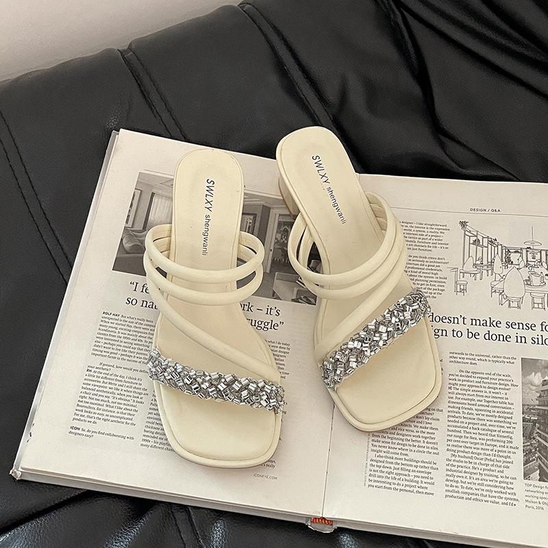 

Модное и универсальное чувство дизайна, сандалии на толстом каблуке с ремешком-цепочкой и стразами, женские летние 2025, новые, два варианта носки, открытые прохладные шлепанцы 40 бежевый