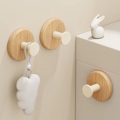Cremiger Stil Massivholz Haken Wandmontage Natürliche Walnuss Kleiderhaken Metall Topfhalter Runde Ausführung Bohrloser Haken Dekor Organizer