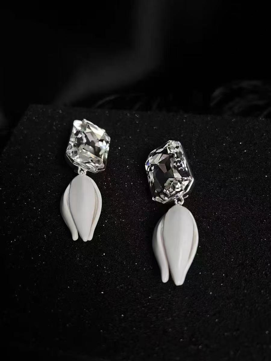 Niche Jewelry Co-branded Flower Bud Rhinestone Stud Earrings for Women