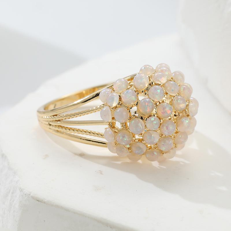 Elegant Temperament Inlaid Synthetic Opal Golden Plated Ring for Women's Fashion Banquet Wedding Engagement Jewelry Accessories