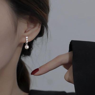 Elegant Non-Pierced Zircon Pearl Clip-On Earrings for Women - Trendy and Stylish Accessory