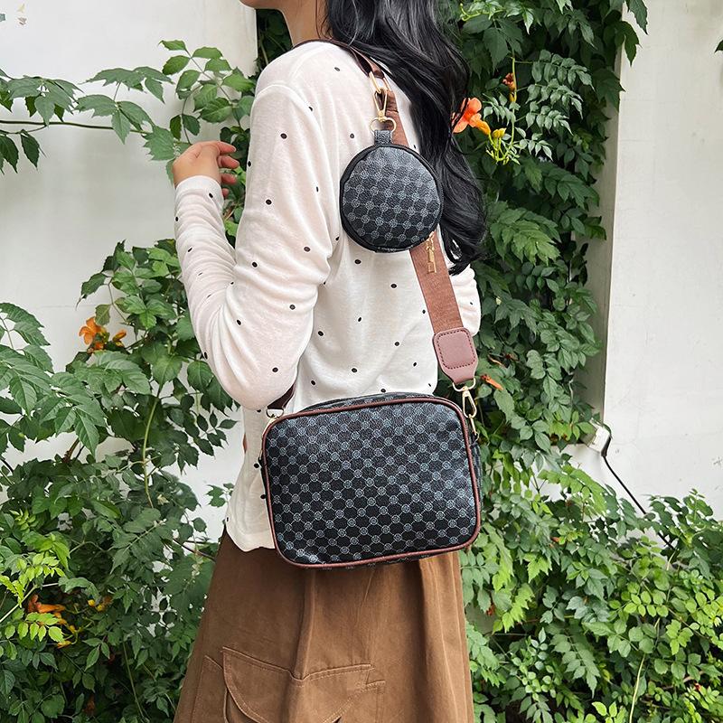 Women'S Simple Casual Retro Shoulder Bag Fashionable Diagonal Cross Compact Square Bag Large Capacity Mother And Child Bag