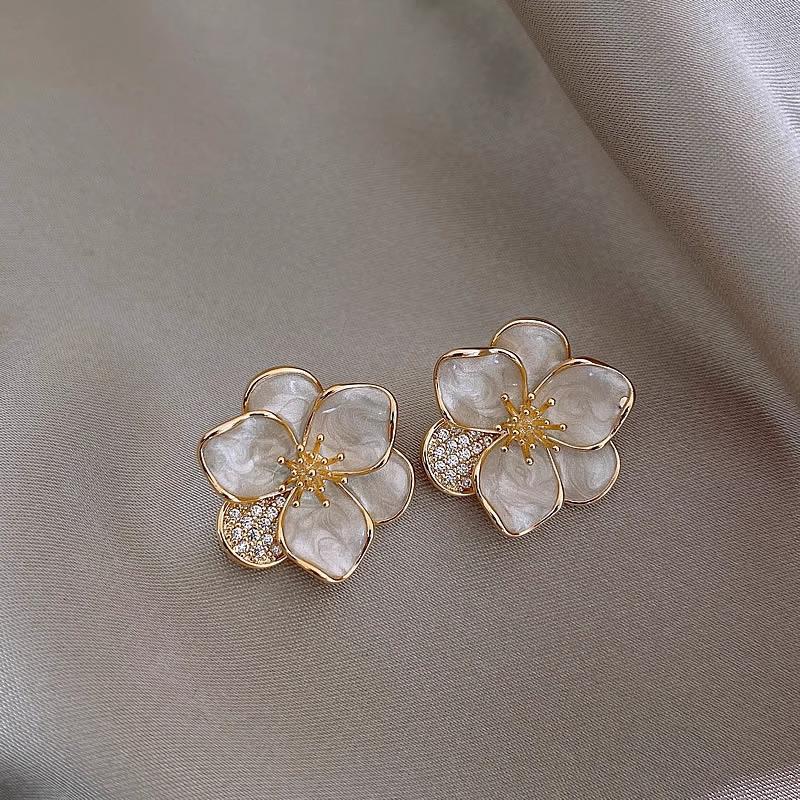 Elegant Zircon Flower and Pearl Stud Earrings - High-End Niche Design