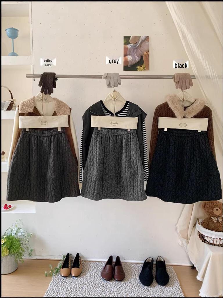 Elegant Retro A-line Cable Knit Skirt with Floral Design - Autumn/Winter 2025 Collection for Women