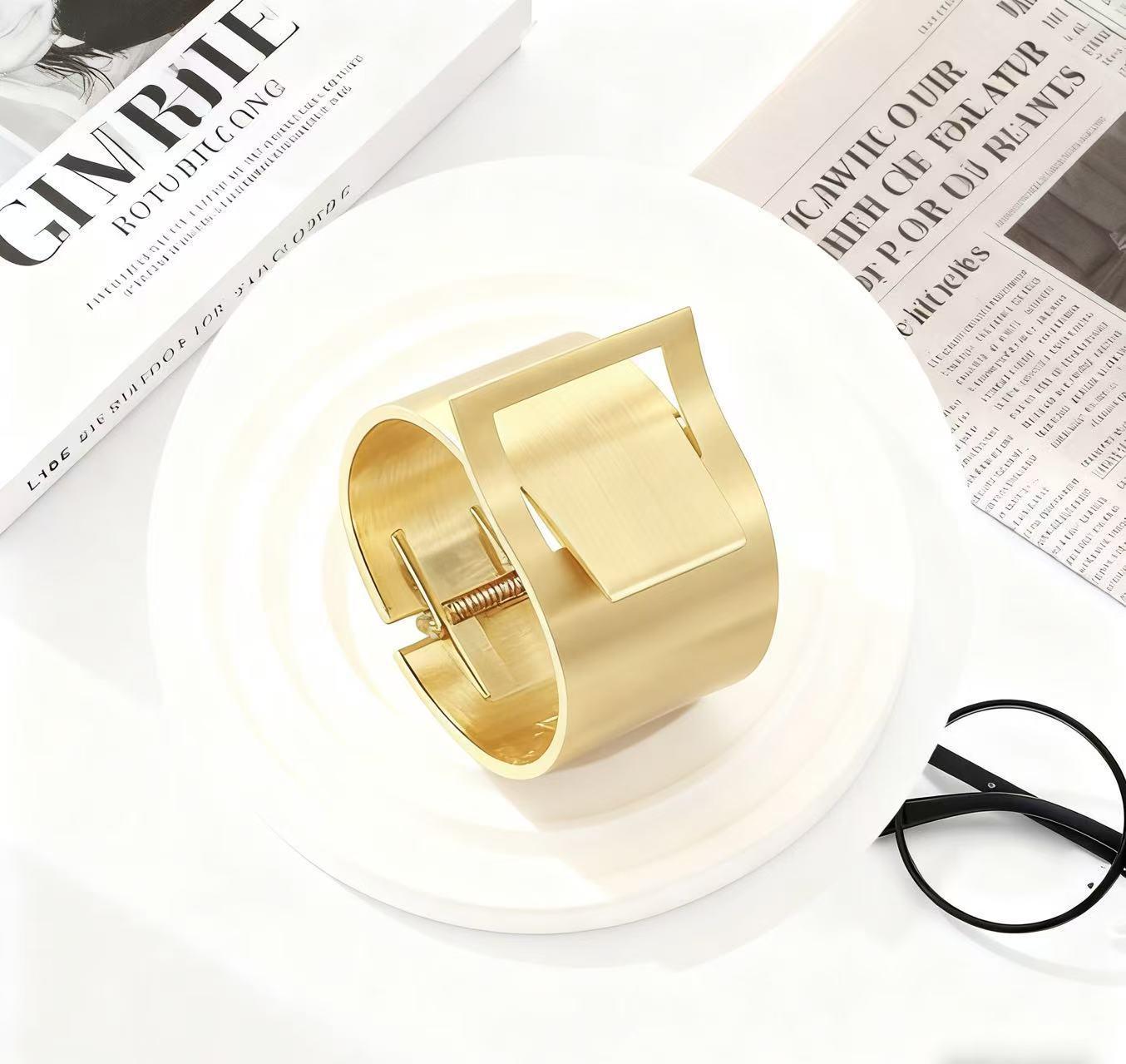 

2025 Trendy Metal Belt Buckle Bangle Bracelet