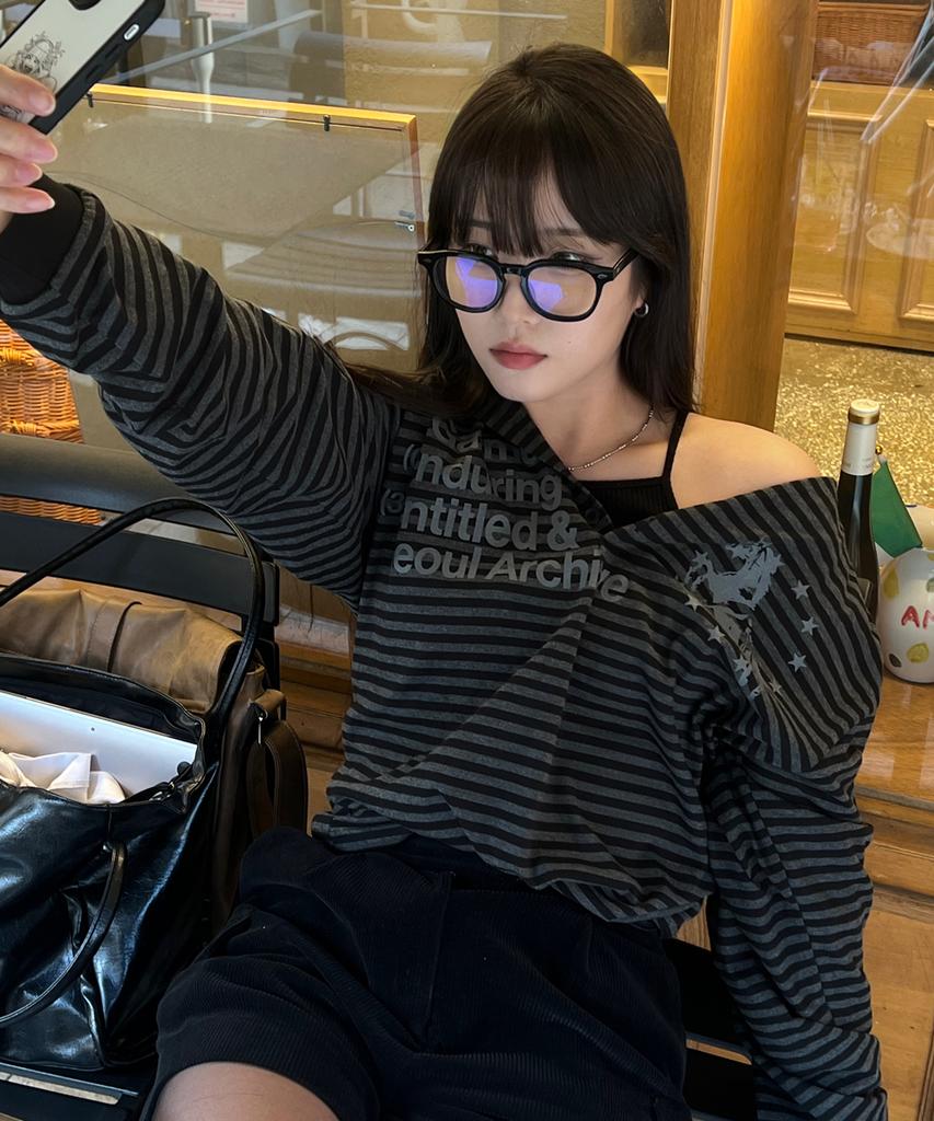 Eontaiteulseoul Unicorn Small Stripe Henley Neck Long Sleeve Black