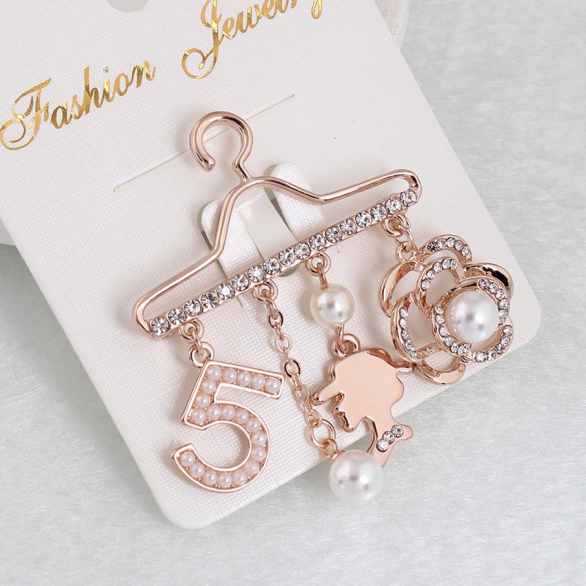 Women Girls Refined Creative Hanger Brooches Personality Number 5 Breastpin