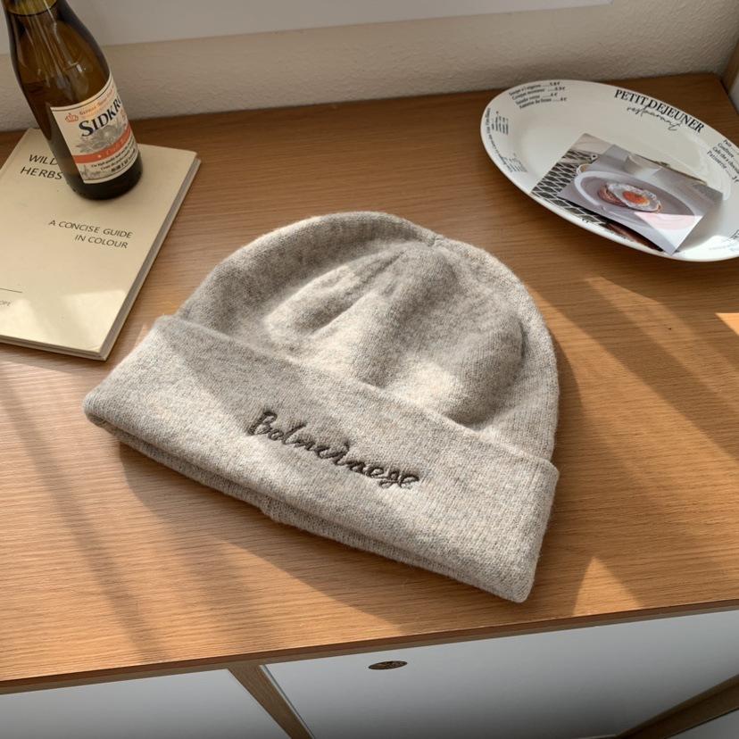 

Вышитая вязаная шапка для женщин, шерстяная шапка из смесовой шерсти, осенне-зимняя, двухслойная, теплая, с защитой ушей, шапка от холода, подчеркивающая лицо, маленькая, для улицы