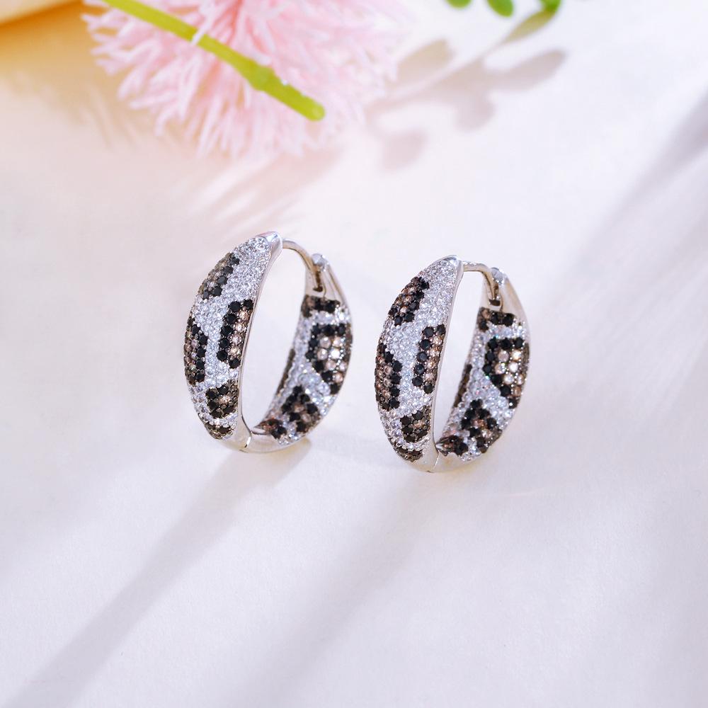 

Роскошные каффы в европейском и американском стиле со змеиным и леопардовым принтом из циркония - Двухцветные серьги с бриллиантовым покрытием