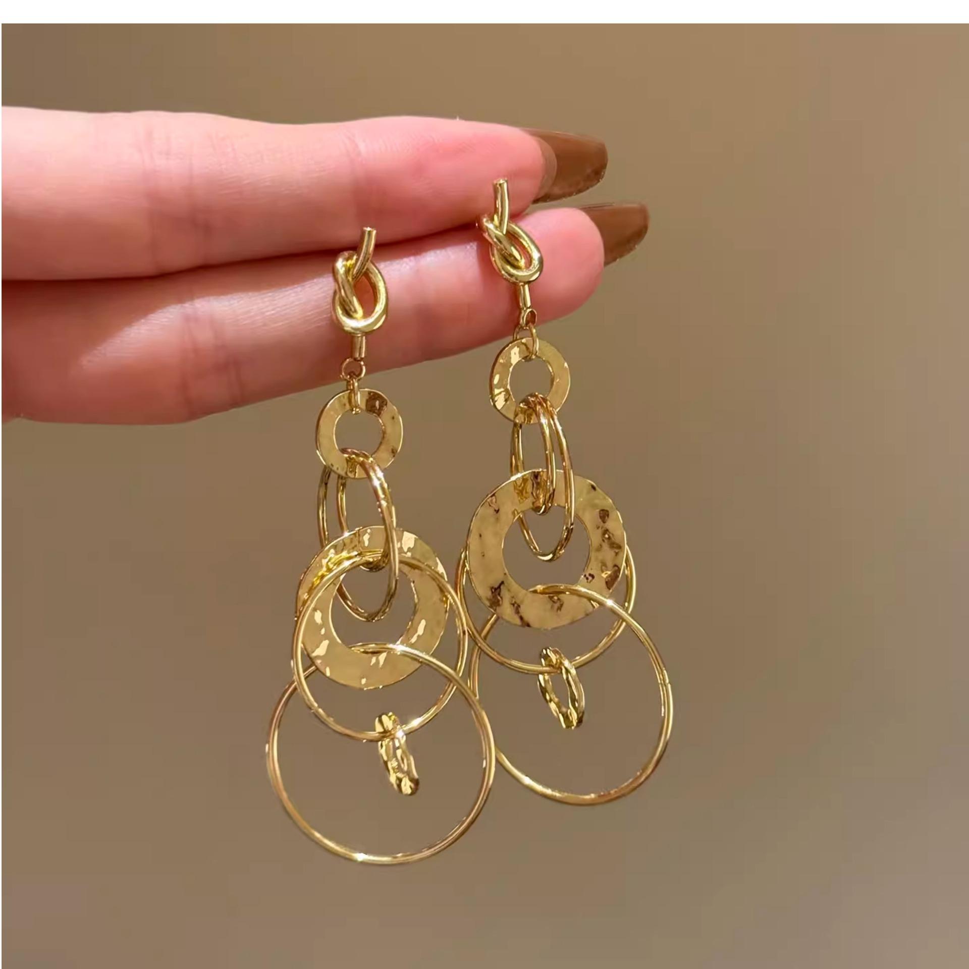 Silver needle pleated hollow round fringed earrings fashionable high-end temperament earrings exquisite versatile face small earrings
