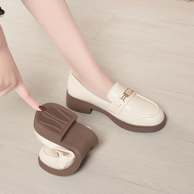 

Модная кожаная обувь для женщин весной 2025 года Новые туфли-лодочки на низком каблуке Женские туфли-одинарки Универсальные лоферы Мягкая подошва Удобные 36