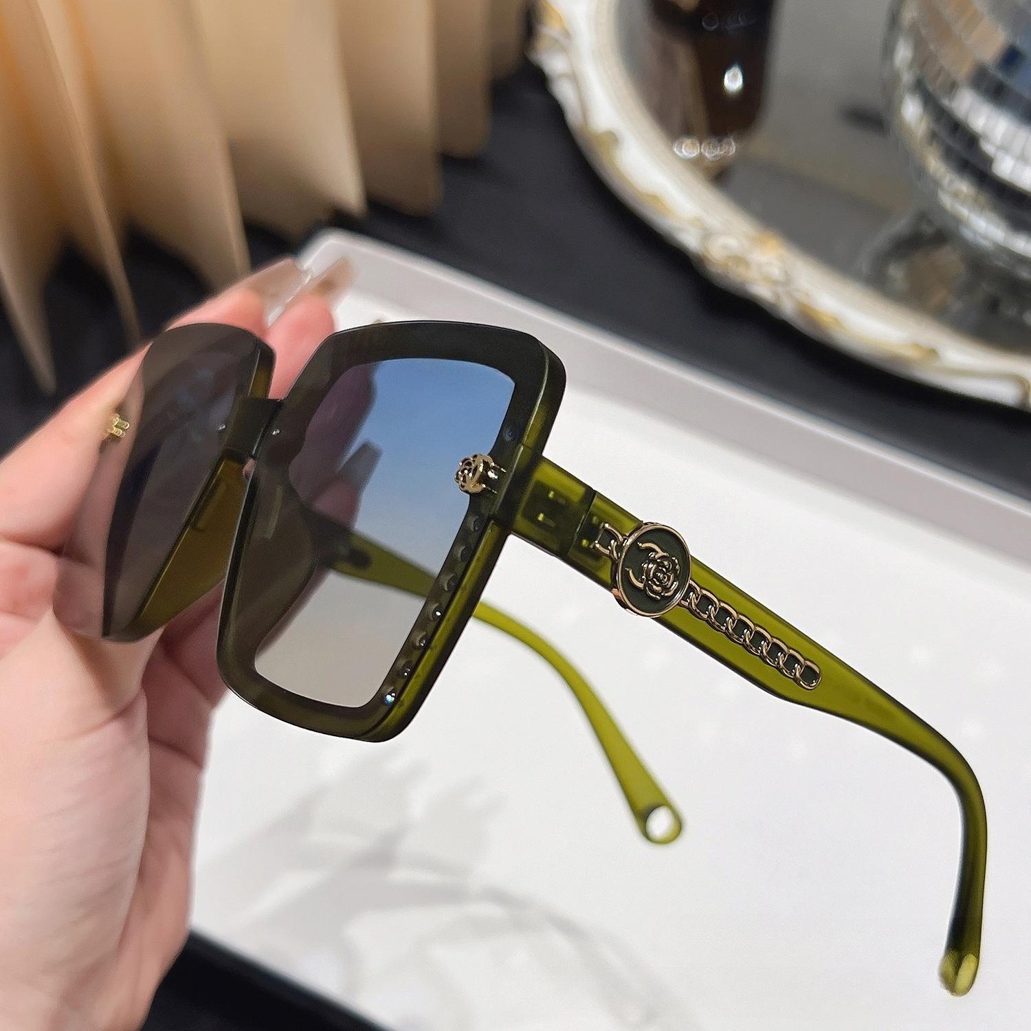

2025 New Square Fashion Sunglasses for Women Polarized Ladies Sun Glasses Trendy Eyewear for Accessory UV400 Gafas De Sol Mujer no case