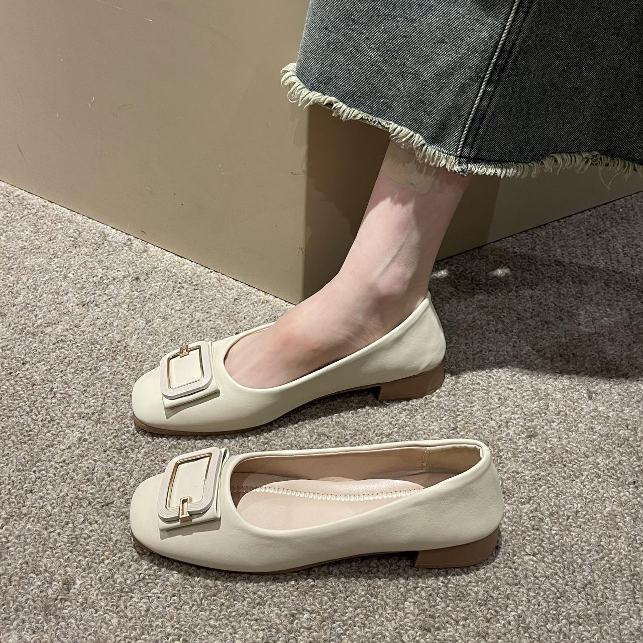 

French temperament square head thick heel shoes fairy style 2024 new autumn grandma shoes shallow mouth Mary Jane single shoes women 40 бежевий