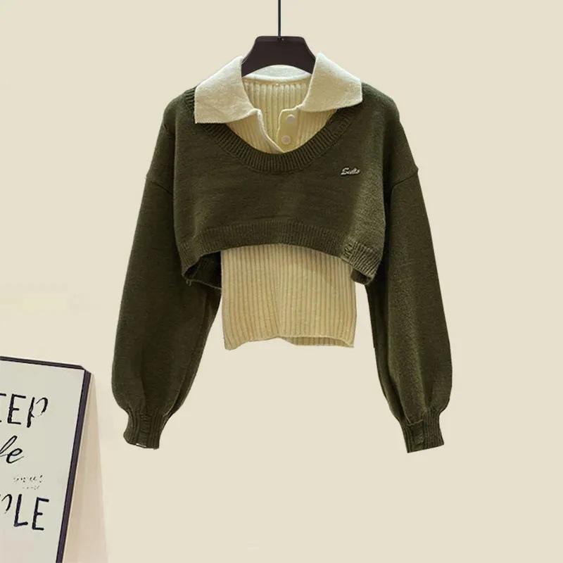 "Frühjahr 2025 Damenmode: Anti-Aging-Set aus lockerem Pullover und Swingrock"