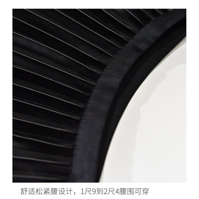 Der neue Rock für den Sommer 2025 ist hoch tailliert und dünn