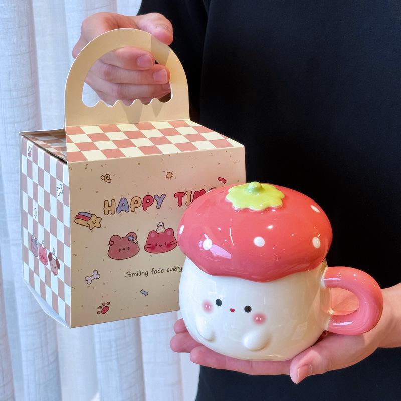 

Подарки для лучших подруг для ваших лучших подруг Милая и красивая клубничная кружка с крышкой и ложкой Креативная керамическая чашка для воды Подарок на день рождения 400ML