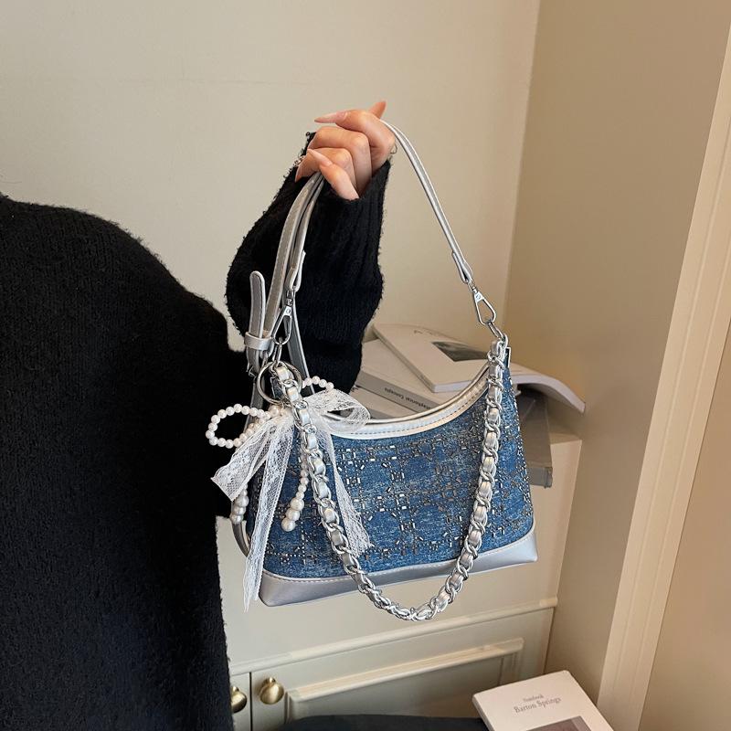 This Year, the Popular Small Bag Women's 2025 New Summer Versatile Underarm Bag Niche High-end Shoulder Messenger Bag