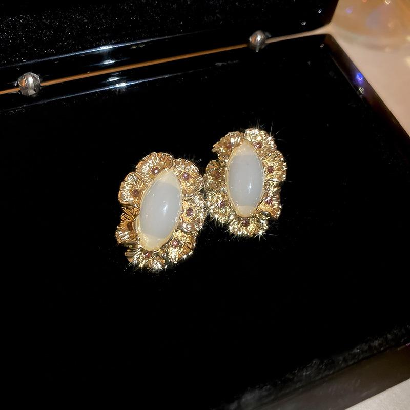 Inlaid Rhinestone Oval Earrings European and American Retro Fashion Stud Earring Temperament Luxury Versatile Wedding Zircon