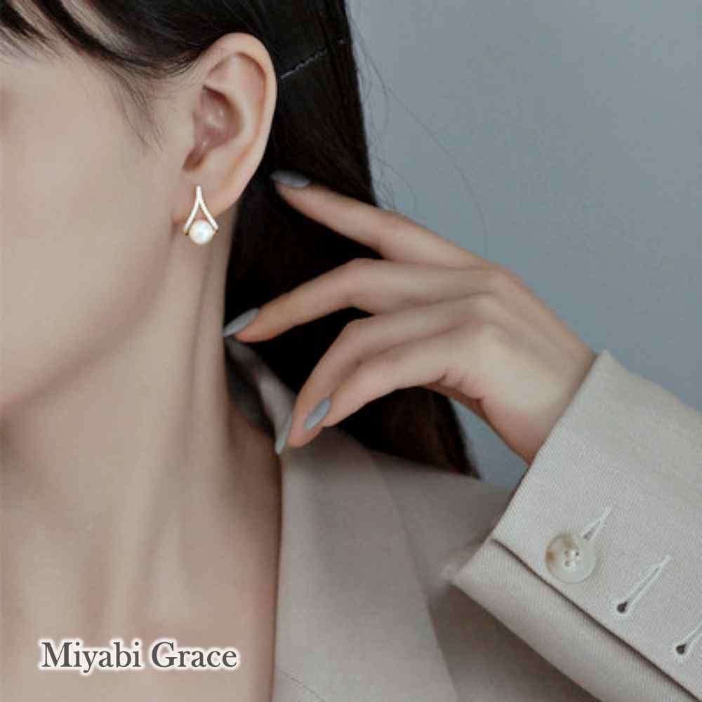 Popular Earrings for Freshwater White Triangular Cubic Silicone Cushion Miyabi Grace Women, Non-pierced Earrings, Painless, Pearls, Pearls,