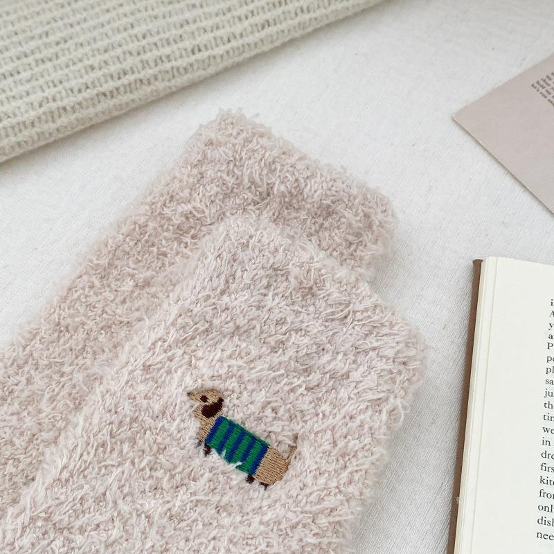 Coral Fleece Socks for Autumn and Winter, Non-shedding Dachshund Women's Socks, Half-fleece Warm Floor Socks